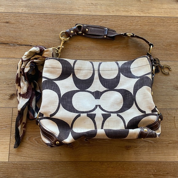 Coach Handbags - Coach signature shoulder bag